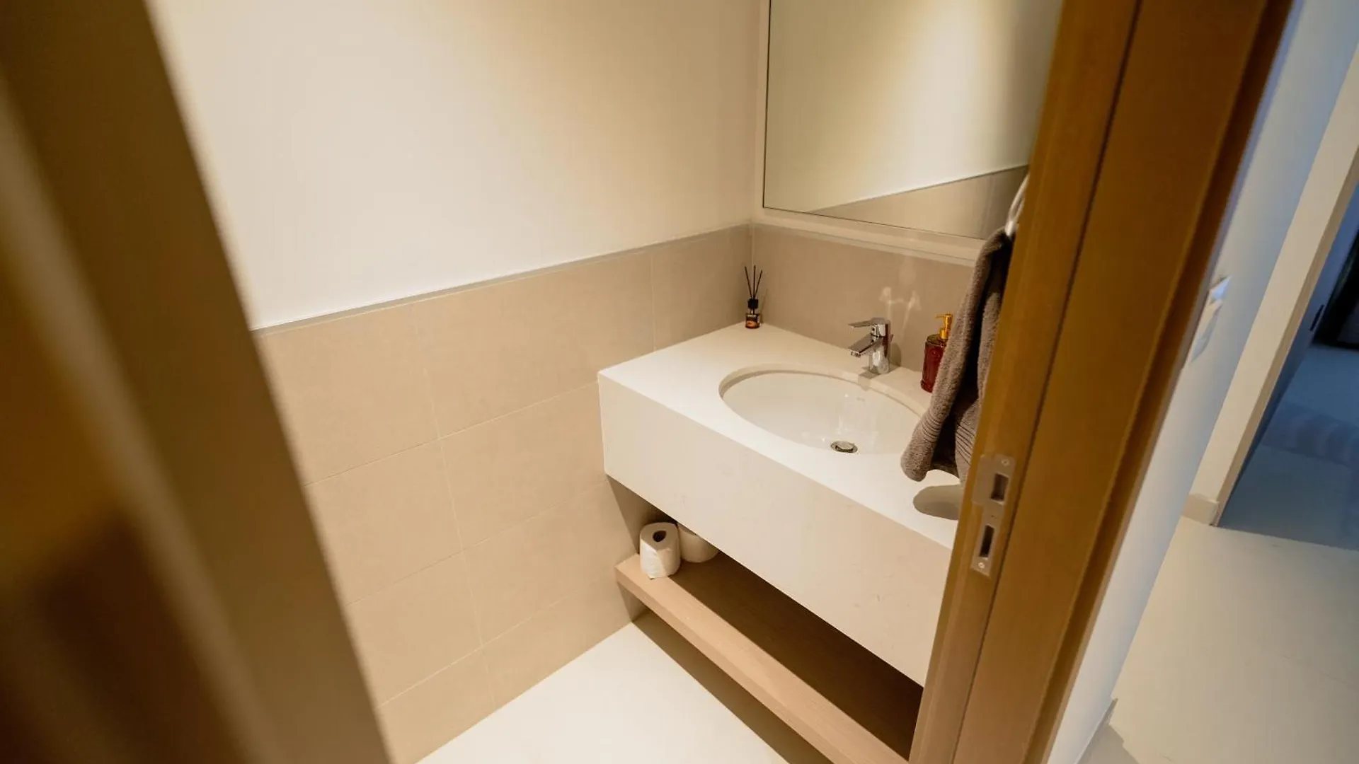 Luxurious 3 Bedrooms Apartment Maryam Island Sharjah 0*,