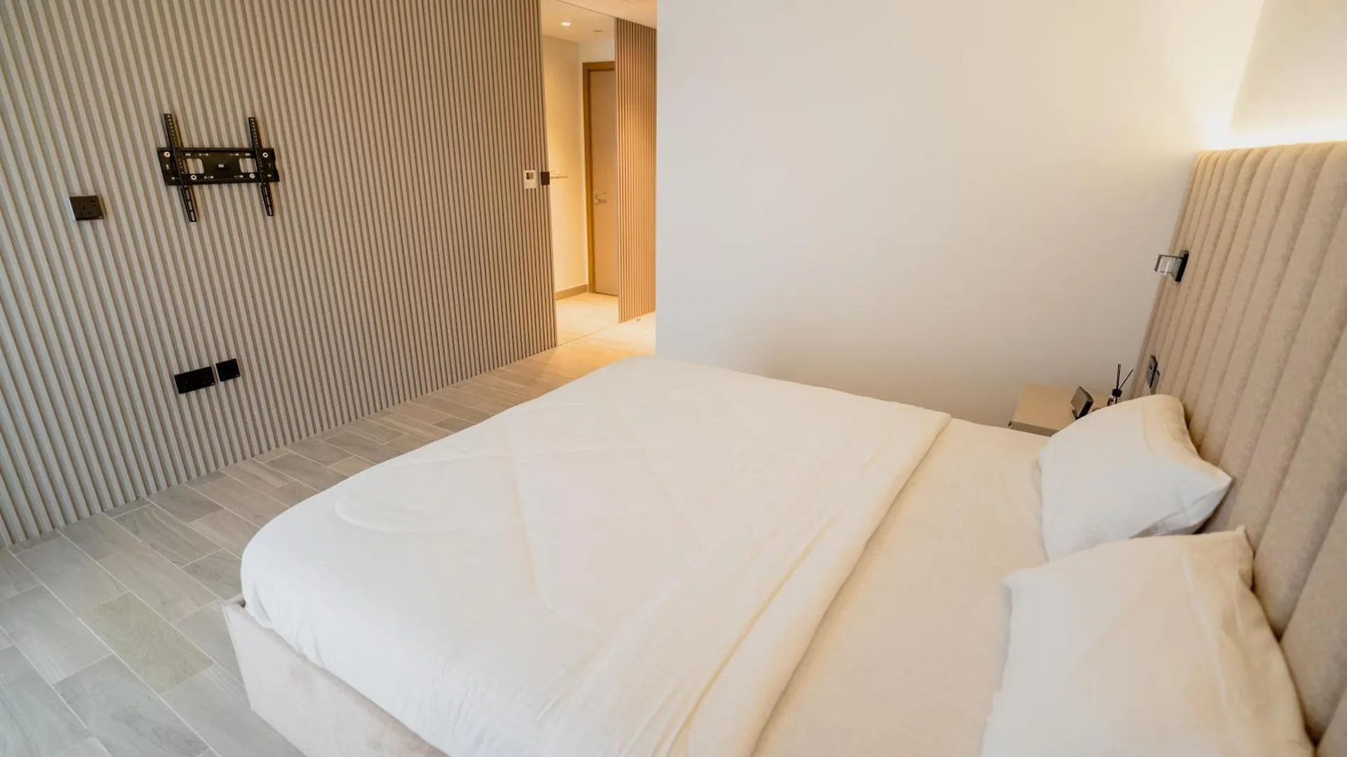 Luxurious 3 Bedrooms Apartment Maryam Island Sharjah 0*,
